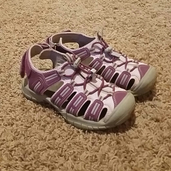 Khombu | Girl's Adjustable Walking Sandals - Picture 2 of 4